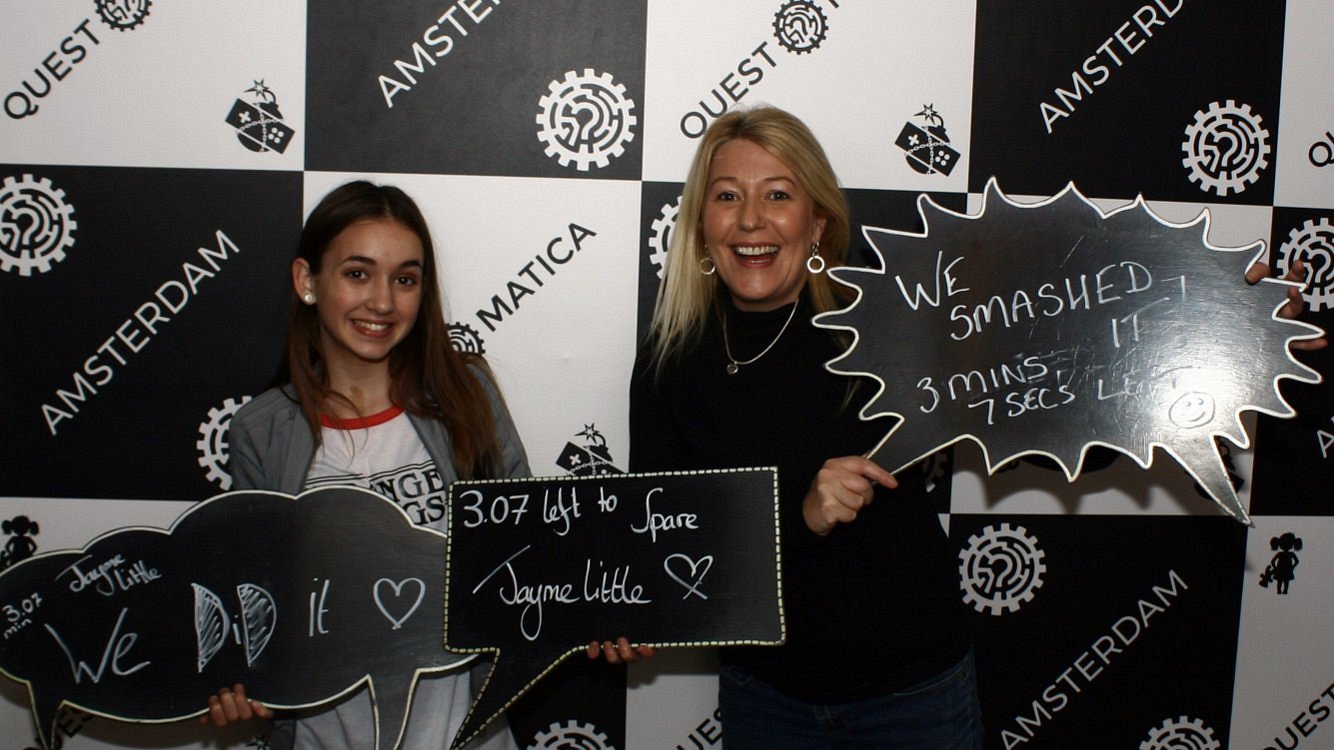 Mother and daughter celebrating after escape room at Questomatica Amsterdam